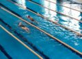 Buena afluencia de usuarios en el primer día de apertura de la piscina climatizada de Villares