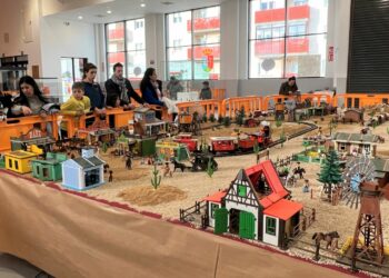 15.000 figuras llenan desde hoy la II Feria de Playmobil en Villares