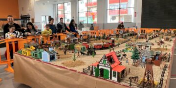 15.000 figuras llenan desde hoy la II Feria de Playmobil en Villares