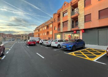 La señalización viaria concluye la renovación integral de la avenida José García Santos de Villares