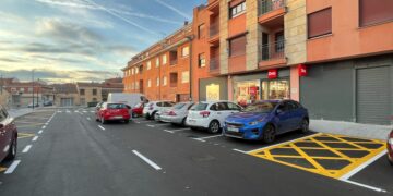 La señalización viaria concluye la renovación integral de la avenida José García Santos de Villares