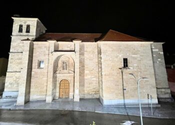 La iglesia de San Silvestre de Villares estrena iluminación artística