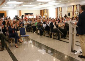 Cuca Gamarra visita Salamanca para mostrar su apoyo al candidato García Carbayo