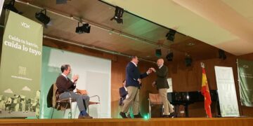 Cinco miembros de VOX presentan su dimisión por «traición y deslealtad política a los valores, principios e ideología del partido»