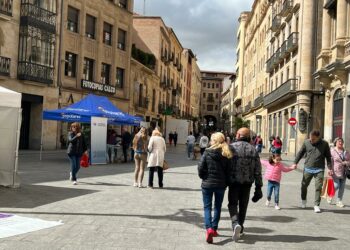 Los jóvenes centran el discurso de los populares en el acto de campaña encabezado por Carlos García y Elías Bendodo