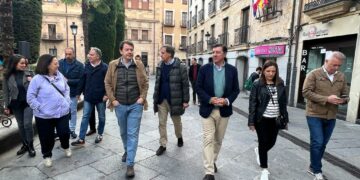 Los jóvenes centran el discurso de los populares en el acto de campaña encabezado por Carlos García y Elías Bendodo