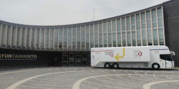 El robot Andy y la asistente virtual Eva, atractivos del bus de ‘Generación D’