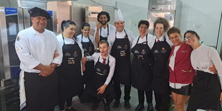 La Escuela de Hostelería muestra en Aveiro las joyas de la gastronomía salmantina