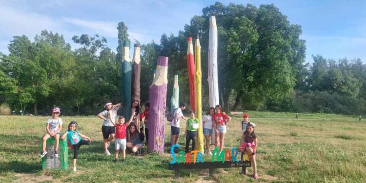 Los niños del CAI continúan con la campaña de concienciación para la recogida de los excrementos de las mascotas