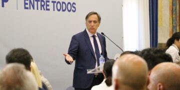 García Carbayo anuncia la construcción de un pabellón en el barrio de Pizarrales