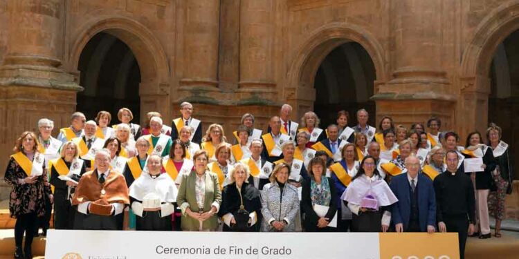 Graduación de los alumnos del Programa Interuniversitario de la Experiencia de la UPSA