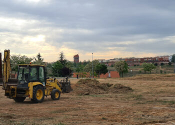 Limpieza de solares municipales para evitar la proliferación de plagas y el riesgo de incendios