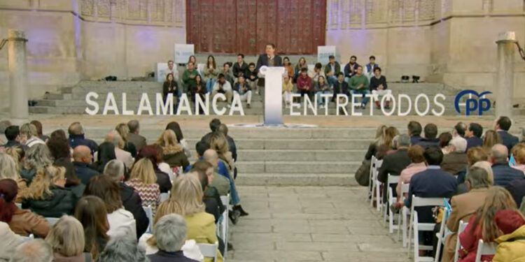 Mariano Rajoy se presenta en Salamanca para arropar a García Carbayo y «recordar la fortaleza del Partido Popular»