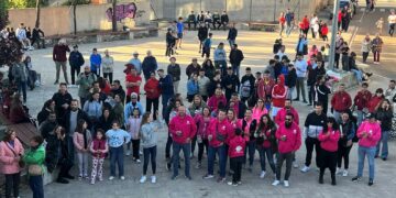 Las peñas animan y llenan de color el inicio de las Fiestas de San Miguel en Monterrubio