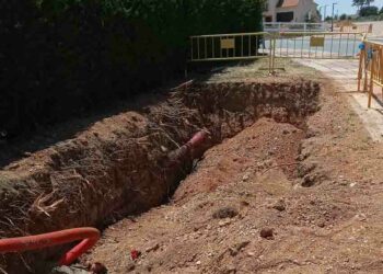Las obras de la red mejorarán la calidad del agua, la capacidad de suministro y la resolución de incidencias en Oasis Golf y Villar de Zarapicos