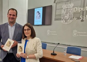 La escritora Elena Díaz presenta el poemario ‘Nunca me fui de tu regazo’