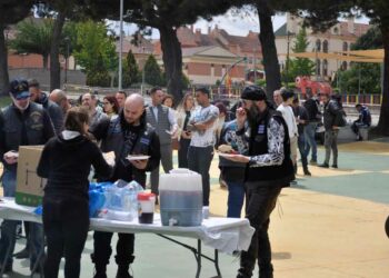 En torno a 200 personas disfrutan de un domingo de motos, convivencia y parrillada