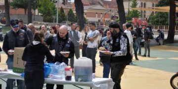 En torno a 200 personas disfrutan de un domingo de motos, convivencia y parrillada