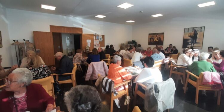 La degustación de chocolate con churros y la sesión de baile cierran la Semana Cultural de Mayores