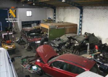 Localizado un taller de reparación de vehículos ilegal en Villares de la Reina