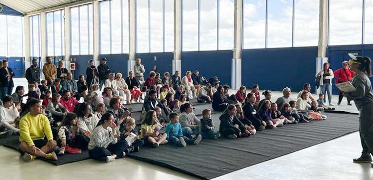 El teatro infantil y la comida de convivencia entre peñas ponen el fin de fiestas en Monterrubio