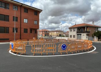 Creada una nueva rotonda para ordenar el tráfico en la entrada principal al centro urbano de Carbajosa