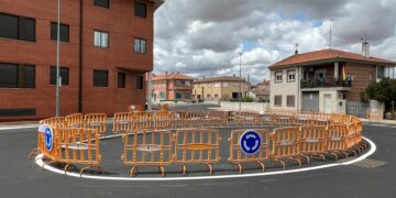 Creada una nueva rotonda para ordenar el tráfico en la entrada principal al centro urbano de Carbajosa