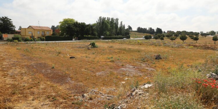 Carbajosa aprueba un nuevo sector urbanístico que albergará 11 viviendas unifamiliares junto a la carretera de Alba