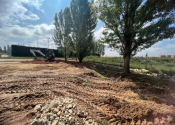 La ampliación del parque canino de Carbajosa incorporará 800 metros más que los perros empezarán a disfrutar en un mes