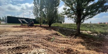 La ampliación del parque canino de Carbajosa incorporará 800 metros más que los perros empezarán a disfrutar en un mes