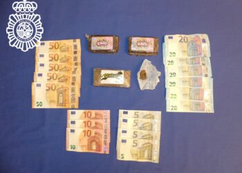 Detenidos dos jóvenes de 24 y 28 años que portaban 300 gramos de hachís
