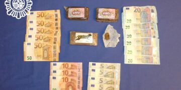 Detenidos dos jóvenes de 24 y 28 años que portaban 300 gramos de hachís