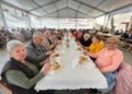 Casi 200 mayores disfrutan de la comida de convivencia y el baile con los que comienzan las Fiestas de la Virgen de los Remedios