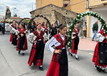 Los vecinos arropan a la Virgen de los Remedios en el día grande de sus fiestas