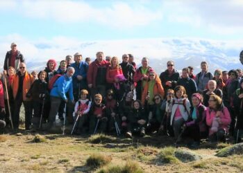 La Agrupación ‘Paso a Paso’ de Villares celebra veinte años disfrutando del senderismo, el deporte y una vida saludable