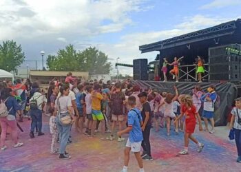 Fiesta ibicenca con hinchables, photocall y color party para iniciar el Corpus en Aldeatejada