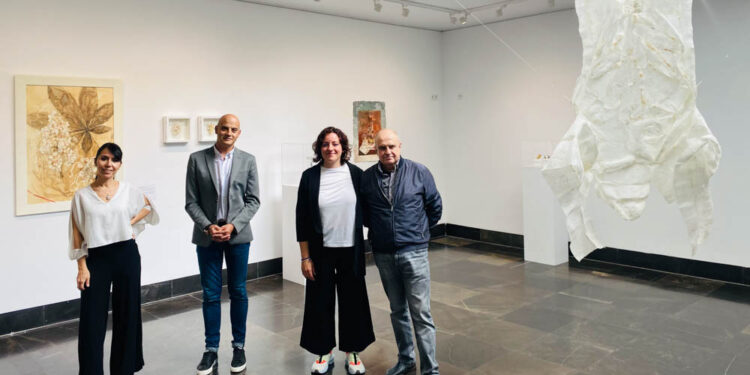 La artista Sonia Cabello desembarca en Santa Marta con la expo ‘Castaño de ninfas: fábula del luto blanco’