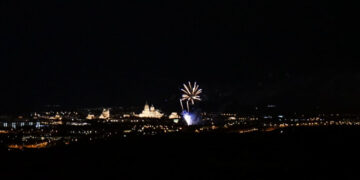 El cielo da una tregua para finalizar las Fiestas de San Juan de Sahagún con los fuegos artificiales