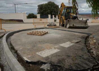 La pavimentación y renovación de aceras mejorará la accesibilidad en las calles Góngora, Valle Inclán y Torrente Ballester