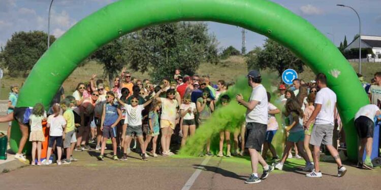 La ‘Pirulí Color Race’ abre las fiestas de Carrascal de Barregas
