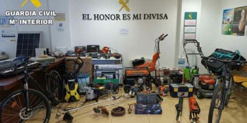 Detenida una pareja de 37 y 30 años por un supuesto delito de robo y atentado contra un agente de la autoridad