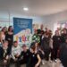 Los jóvenes de Santa Marta colaboran con la formación de los alumnos del Hernández Vera en una sesión de cortes de pelo, peinados y manicuras