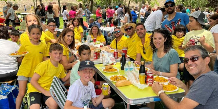 Más de 750 vecinos degustan la paella popular como despedida de las fiestas del Corpus en Aldeatejada
