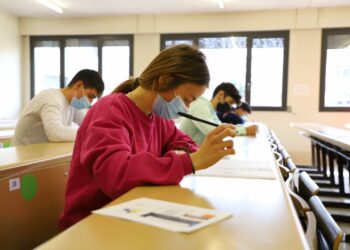 El Ayuntamiento becará a 25 alumnos que hayan finalizado los estudios de Bachillerato