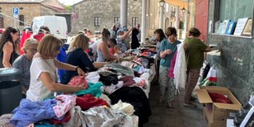 Los vecinos se vuelcan una vez más con el mercadillo solidario de la Asociación de Mujeres de Cabrerizos