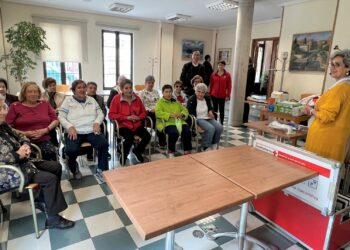 Los mayores de Carbajosa aprenden a adaptarse y mantenerse activos en esta etapa de su vida