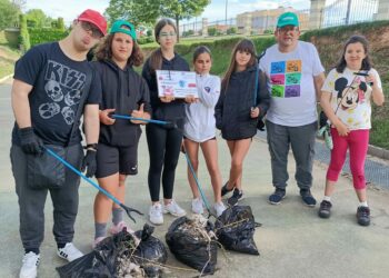 CiberCarba celebra el Día del Medio Ambiente con una jornada de ‘basuraleza’ por el Prado de la Vega
