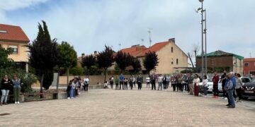 Tristeza y dolor en la concentración silenciosa en recuerdo al pequeño Alberto