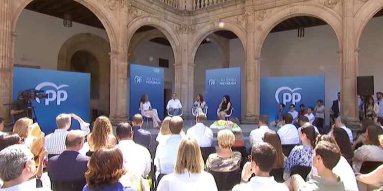 Nuñez Feijóo: «Se ha intentado hacer de la familia una cuestión política, señalar cuál es una buena familia o el mejor tipo de familia»