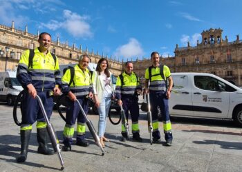 Novedosas mochilas de limpieza para acabar con los chicles del suelo y del mobiliario urbano